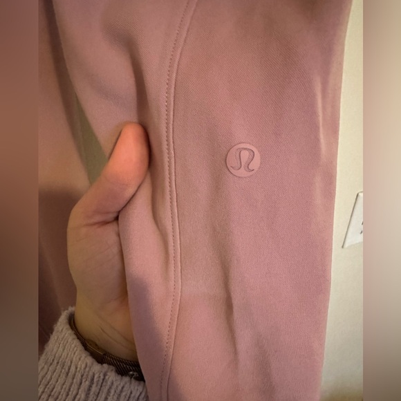 - Lululemon On The Fly Jogger
Misty Merlot - Picture 8 of 10